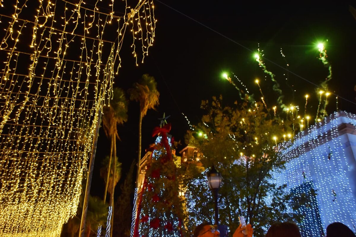 región: El alcalde Víctor Leija Vega celebra con la comunidad una noche de magia, unión y esperanza en la Navidad