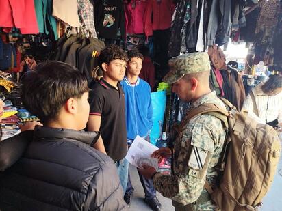 Sedena recorre el Centro de Monclova para invitar a jóvenes a integrarse al Ejército y a la Universidad Militar