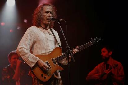 Fallece el músico español Robe Iniesta, cantante de Extremoduro, a los 63