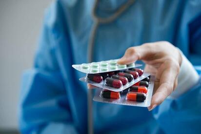Fabricantes de medicamentos reducen intermediarios y venden directamente a pacientes