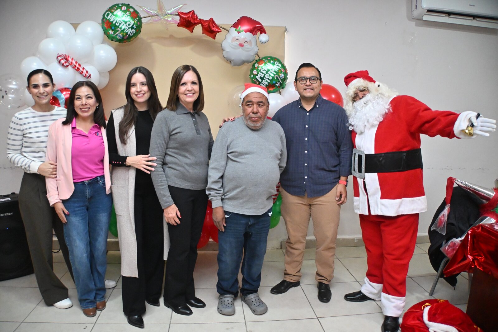 región: La alcaldesa Sari Pérez convivió con las y los beneficiarios en una fiesta que fortaleció la unión y la solidaridad comunitaria