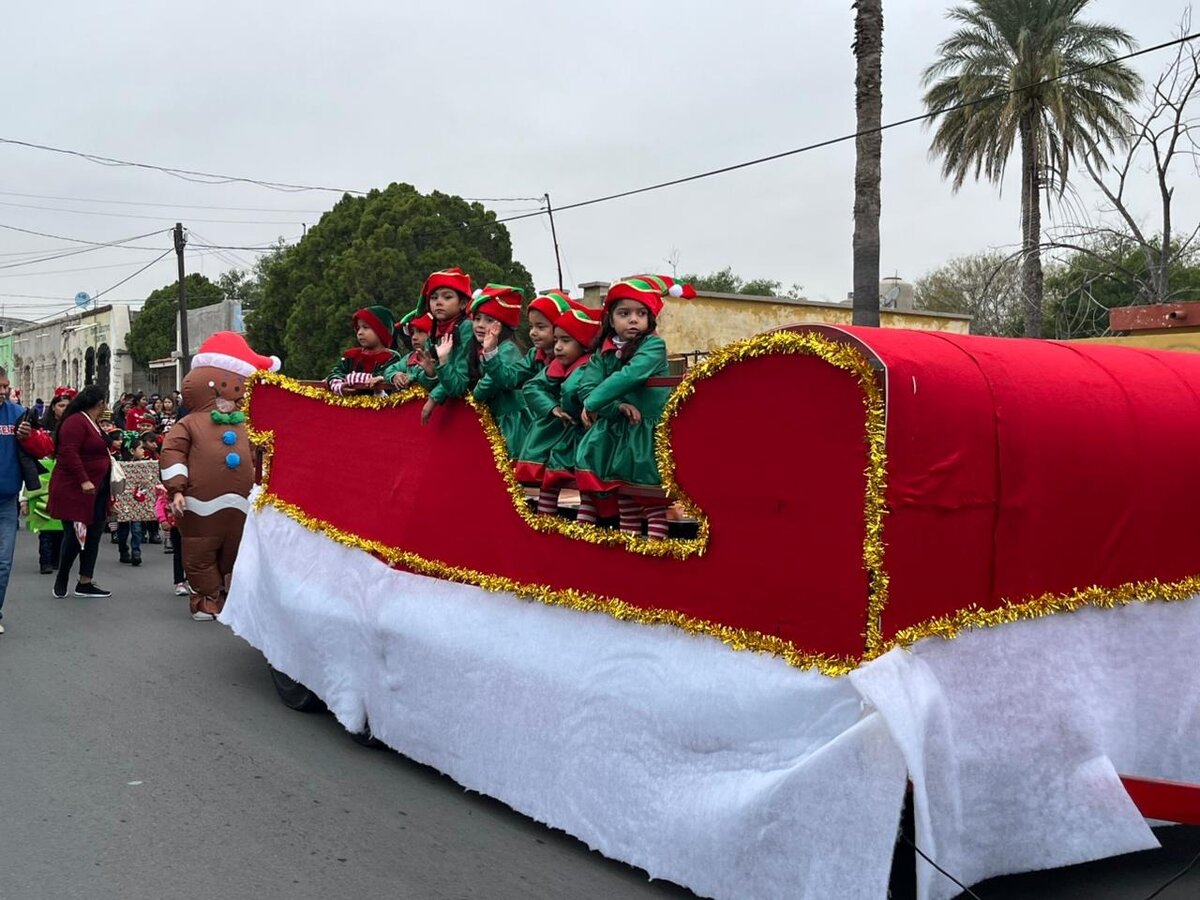  Desfile Navideño: La magia estuvo presente en el recorrido que hizo las delicias de chicos y grandes