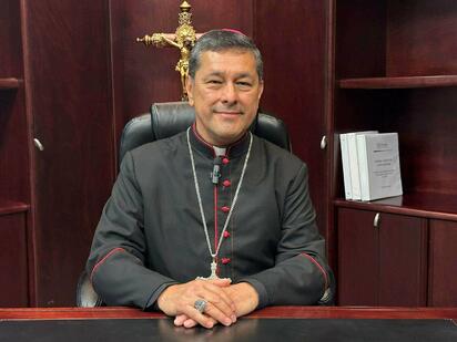Obispo de Piedras Negras resalta alegría del Adviento con casulla rosa