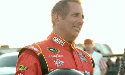 Accidente aéreo en NC deja fallecidos al expiloto Greg Biffle y su familia