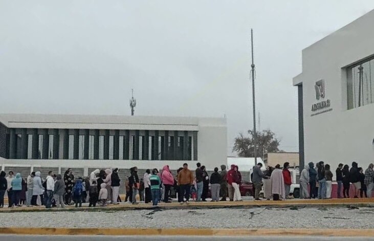 El tiempo no pesa para paisanos que vuelven con su familia en Navidad