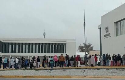 El tiempo no pesa para paisanos que vuelven con su familia en Navidad