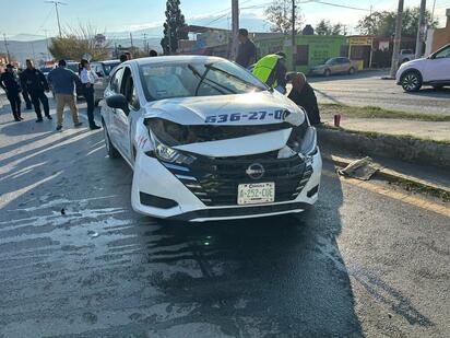 Imprudente taxista provoca fuerte choque en el sector sur de Monclova