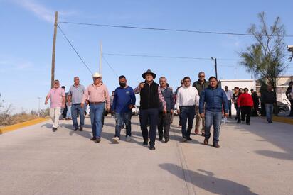 Alcalde Óscar Ríos entrega obra de pavimentación en Nueva Rosita con inversión de 1.5 millones de pesos