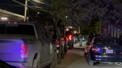 Cateo en Lázaro Cárdenas deja tres detenidos, dos menores resguardados y decomiso de arma falsa