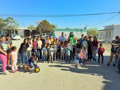 Fundación de Omar Corral celebra Día de Reyes con niños