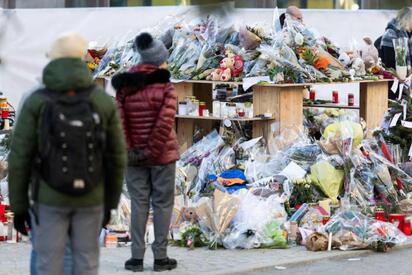 Suiza honra a víctimas de fatal incendio en bar alpino