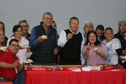 Alcalde Óscar Ríos reconoce labor del personal cultural 2025-2026