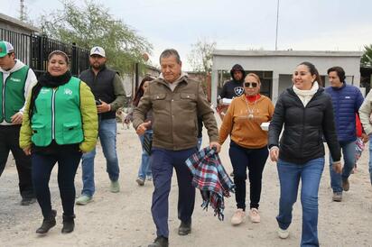 Óscar Ríos lleva Operativo Abrigo a Mina 7 en Nueva Rosita