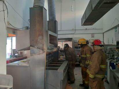 Incendio en Pollos Coy moviliza a Bomberos en Múzquiz