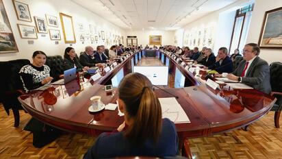 Claudia Sheinbaum encabeza reunión con economistas en Palacio Nacional