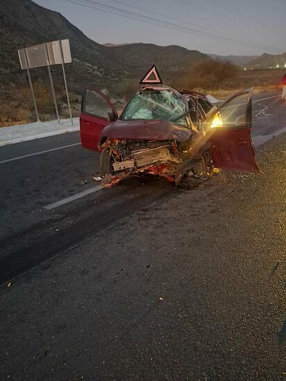 Pierde el control y sale del camino en la carretera federal 30