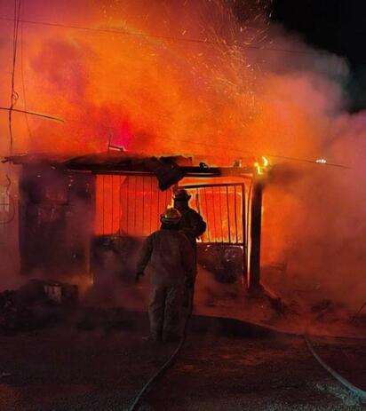 Voraz incendio deja a familia sin hogar en la colonia CROC 2
