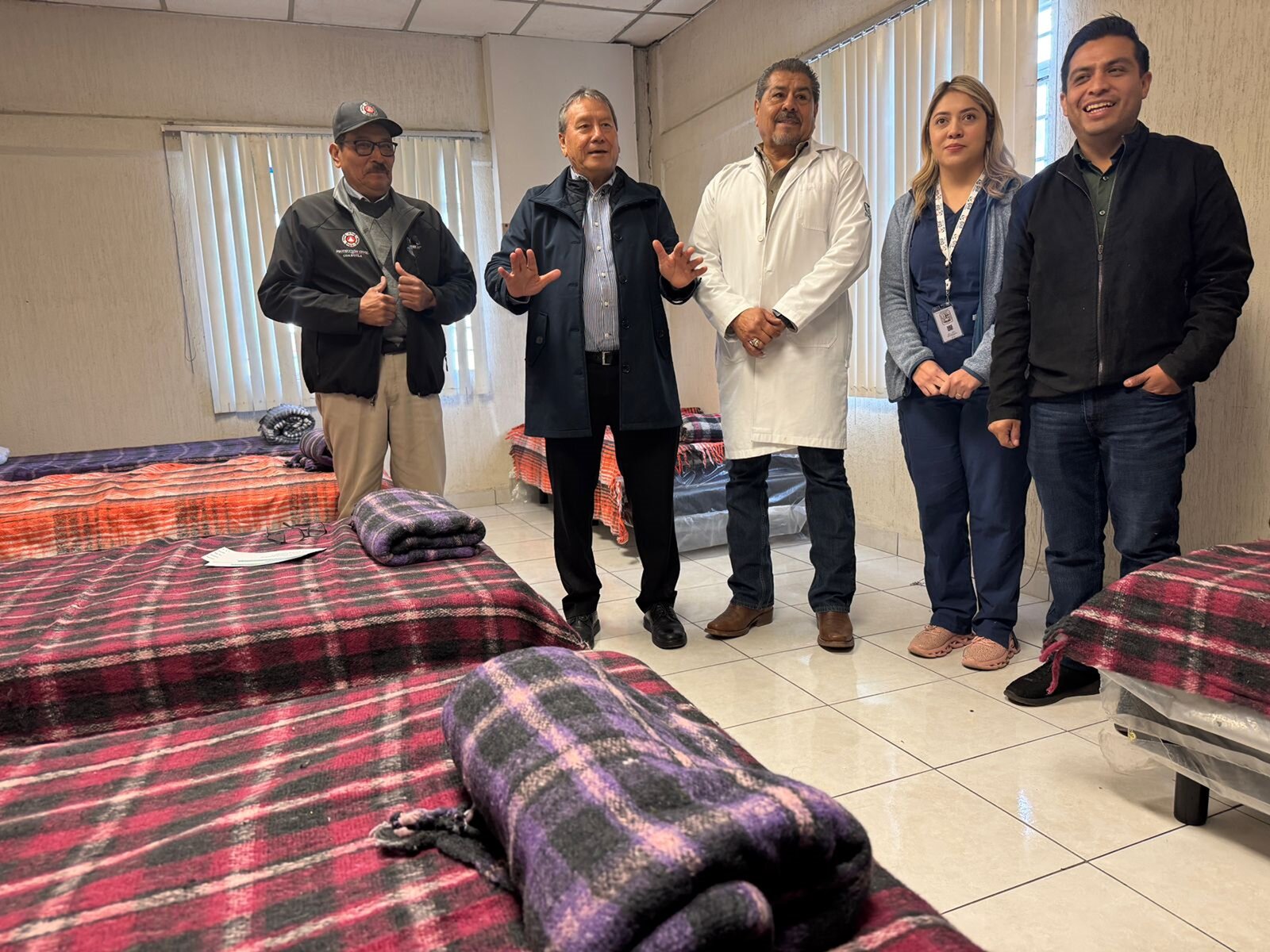 Óscar Ríos activa refugios preventivos ante frío en San Juan de Sabinas