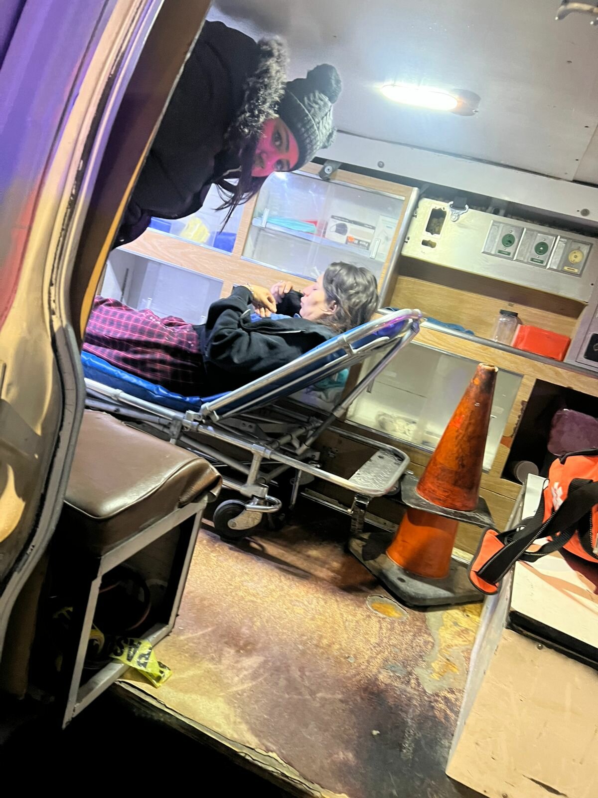 Mujer golpeada llega en estado de shock a taquería en Frontera; piden apoyo de emergencia