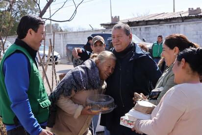 Óscar Ríos fortalece el Operativo Abrigo en la Villa de San Juan de Sabinas con apoyo alimentario y cercanía ciudadana