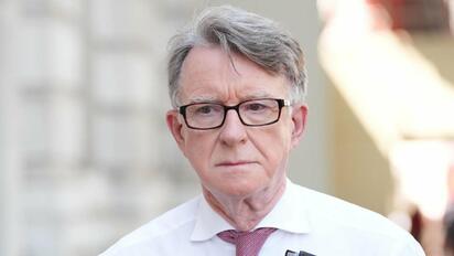 Exministro británico deja el Partido Laborista luego de ser vinculado nuevamente con Epstein