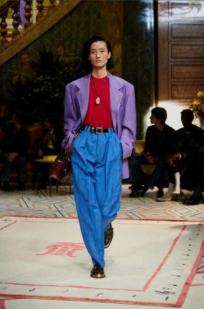 Los pantalones de colores que solo las mejor vestidas llevarán en febrero 2026