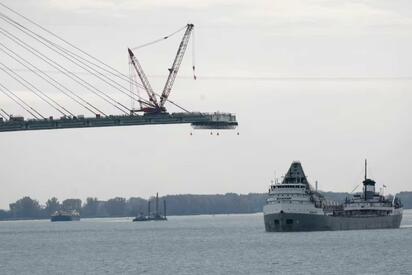 Trump amenaza con frenar apertura de puente con Canadá
