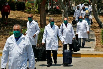 Guatemala termina convenio con médicos cubanos vigente desde 1998