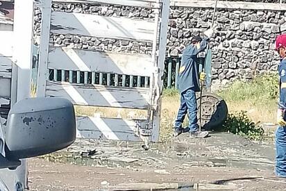 SIMAS atiende fuga de aguas negras en colonia Calderón