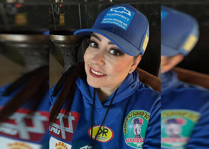 Isabel Vaca deslumbra en exhibición de autos clásicos Sabinas Coahuila