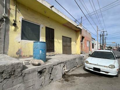 Vecina del Centro de Monclova reporta fuga con olores persistentes en aparente consultorio dental