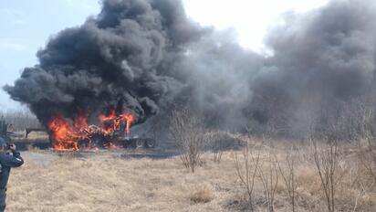 Tráiler es consumido por incendio cerca del Laguito Mexicano