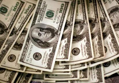 El dólar se fortalece y el peso resiente el impacto