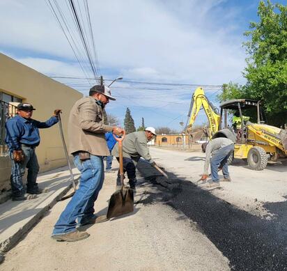 Municipio y SIMARC realizan bacheo tras obra hidráulica en Múzquiz