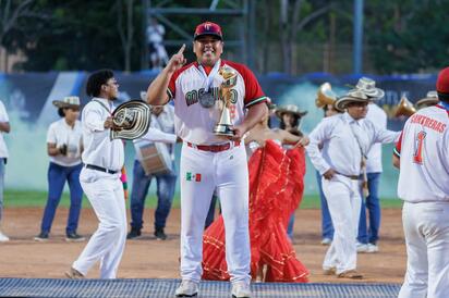 Coahuilense Rubén Delgadillo brilla en el Panamericano de Softbol