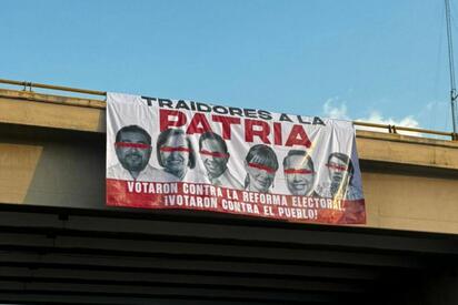 Exhiben en Oaxaca a diputados que votaron contra reforma electoral