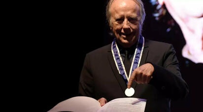 Otorgan doctorado honoris causa a Joan Manuel Serrat