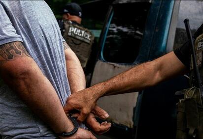 Condenan a hombre de Piedras Negras por tráfico de armas a México