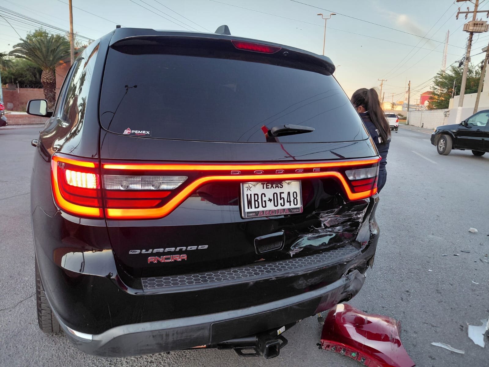 accidente : En el hecho participaron una camioneta Mazda CX-5 roja, conducida por Alina N, de 35 años, así como una Dodge Durango.