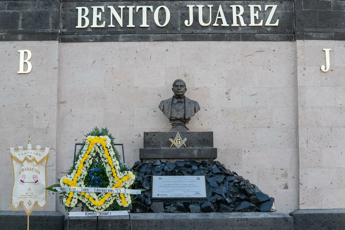 Homenajean a Benito Juárez García en ceremonia conmemorativa
