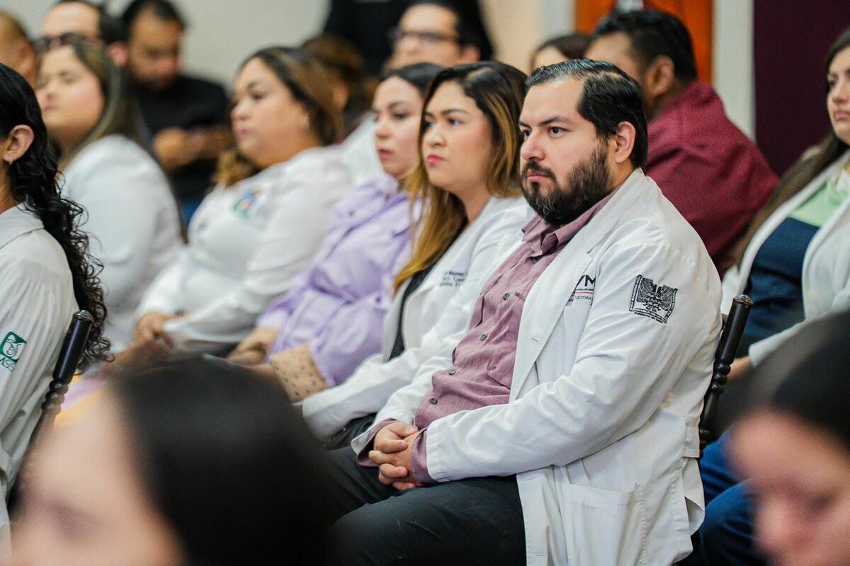 Piedras Negras incorporan 30 médicos al sistema de salud