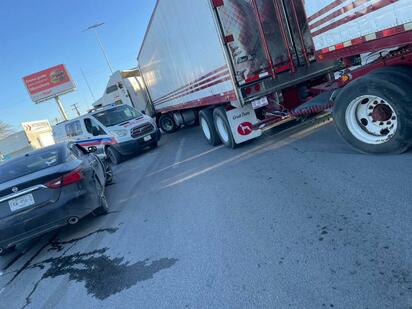 Termina bajo tráiler en el boulevard Pape y sufre crisis nerviosa