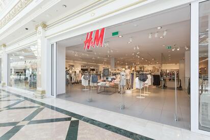 H&M registra ventas débiles y su acción cae al nivel más bajo desde 2024