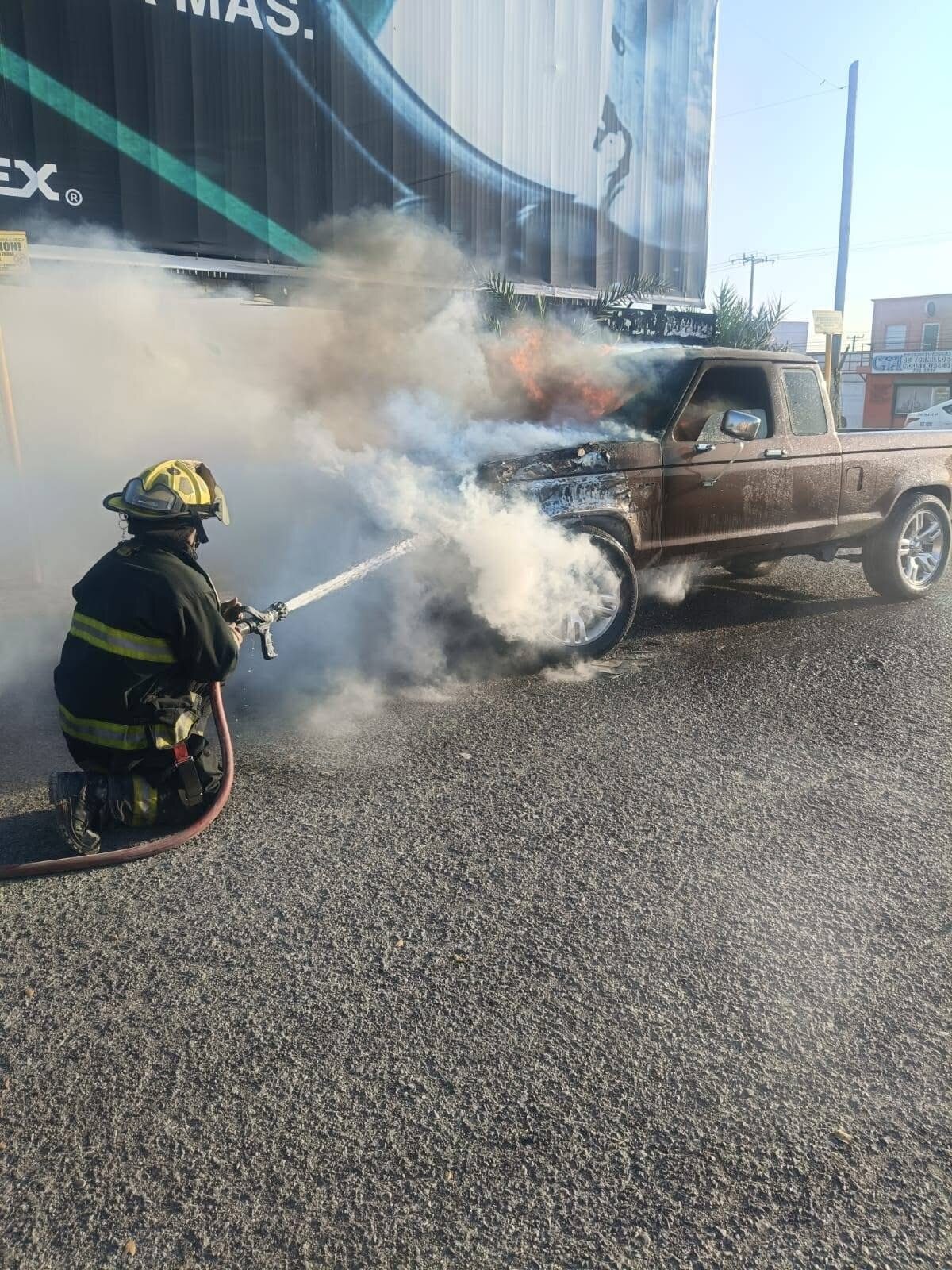 incendio : El siniestro se registró en el cruce de calle Primera con boulevard Manuel Pérez Treviño.