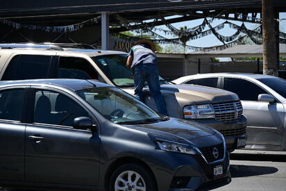 Calor extremo no frena a trabajadores urbanos en la ciudad