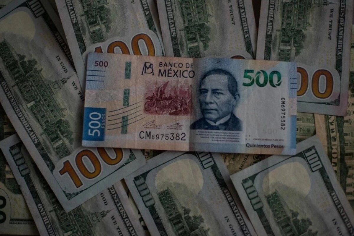 Peso mexicano se aprecia frente al dólar por plan de alto al fuego