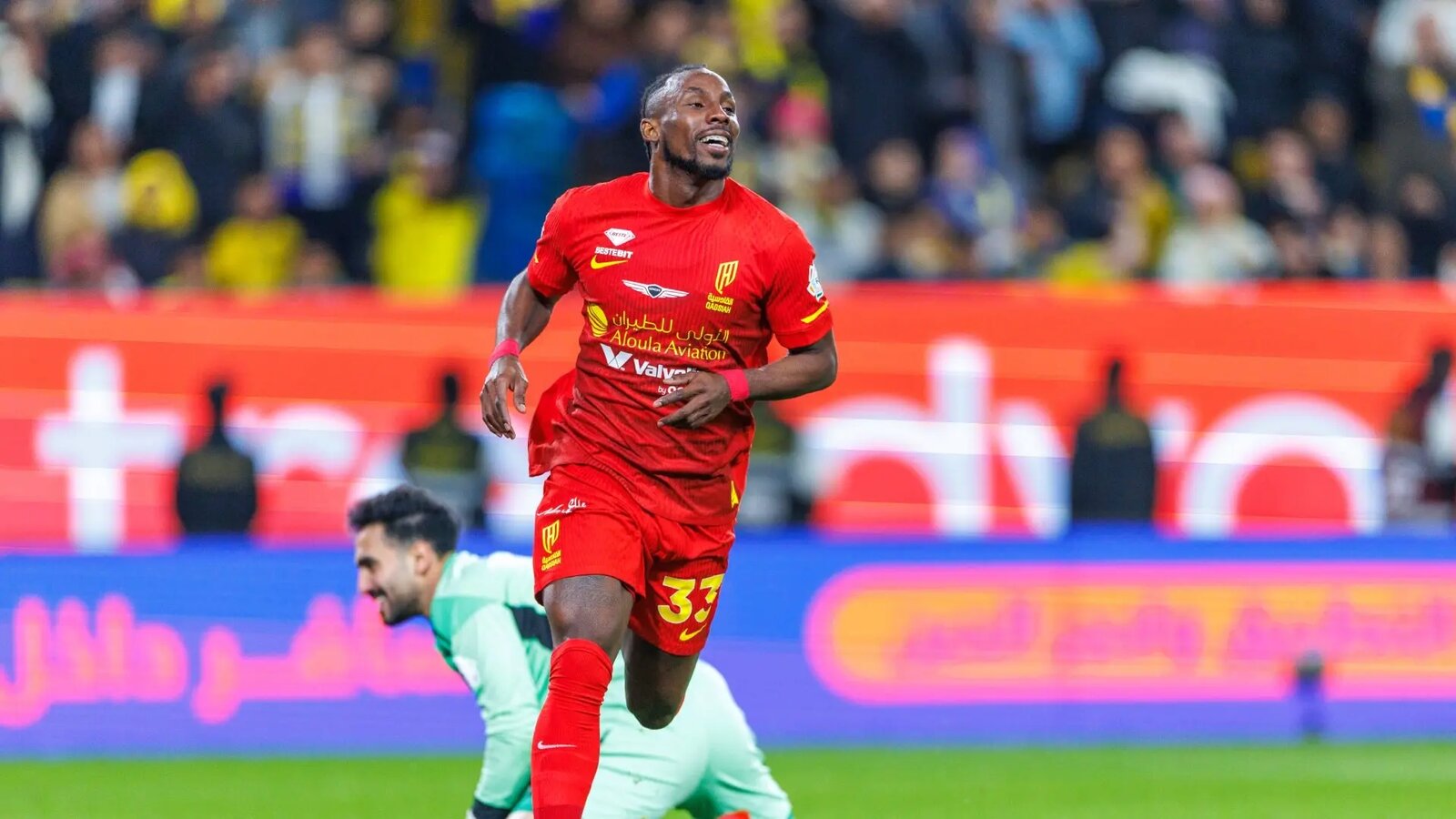 Delantero mexicano Julián Quiñones lidera el goleo en Al-Qadisiya