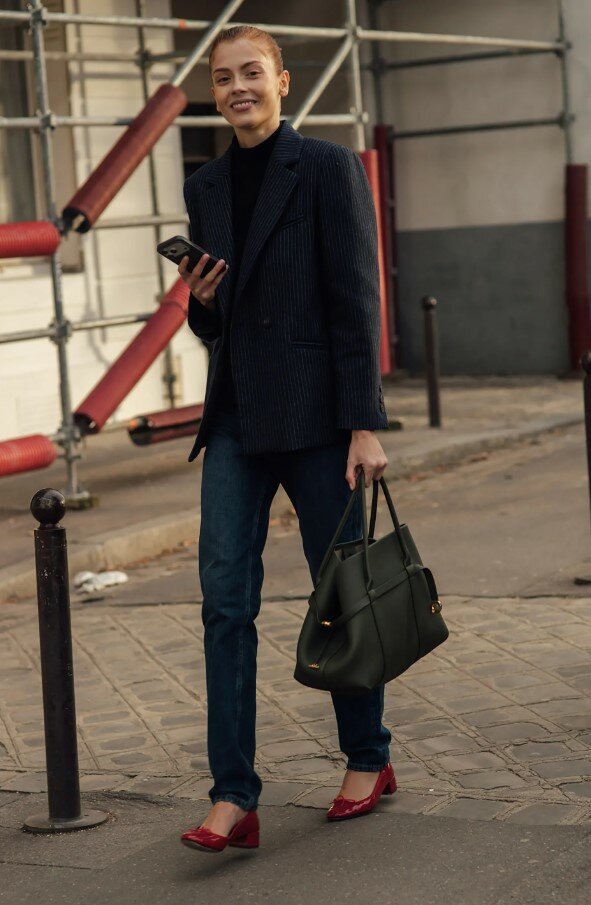 3 zapatos de tacón trapecio que llevaré con jeans a la oficina en primavera 2026