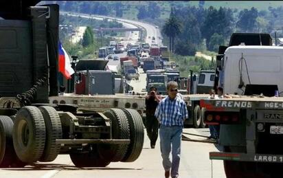 Bloqueos carreteros afectan logística y comercio, alerta Canacar