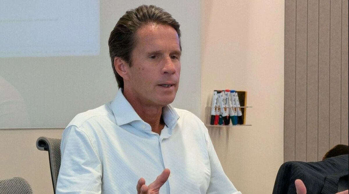 Salesforce frena nuevas contrataciones en atención al cliente por uso de agentes digitales